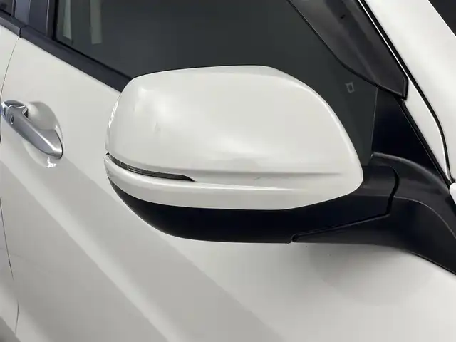 ホンダ ヴェゼル ハイブリッド Z ホンダセンシング 福井県 2019(令1)年 5万km プラチナホワイトパール 純正メモリナビ【VXM-195VFEi】/CD/DVD/フルセグTV/Bluetooth/USB/AM/FM/バックカメラ /Honda SENSING/・衝突軽減ブレーキ (CMBS)/・路外逸脱抑制機能/・歩行者事故低減ステアリング/・誤発進抑制機能/・先行車追従機能/・路外逸脱警報/・標識認識機能/アダプティブクルーズコントロール/リバース連動ドアミラー/自動防眩ルームミラー/雨滴検知式フロントワイパー/ハーフレザーシート/シートヒーター /オートライト /LED/フォグランプ/純正ビルトインETC/革巻きステアリング/パドルシフト/ステアリングリモコン/ステアリングチルド機構/ワイパーデアイサー/ルーフレール/純正１７インチアルミ/純正フロアマット