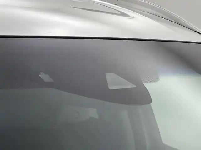 ホンダ ヴェゼル ハイブリッド Z ホンダセンシング 福井県 2019(令1)年 5万km プラチナホワイトパール 純正メモリナビ【VXM-195VFEi】/CD/DVD/フルセグTV/Bluetooth/USB/AM/FM/バックカメラ /Honda SENSING/・衝突軽減ブレーキ (CMBS)/・路外逸脱抑制機能/・歩行者事故低減ステアリング/・誤発進抑制機能/・先行車追従機能/・路外逸脱警報/・標識認識機能/アダプティブクルーズコントロール/リバース連動ドアミラー/自動防眩ルームミラー/雨滴検知式フロントワイパー/ハーフレザーシート/シートヒーター /オートライト /LED/フォグランプ/純正ビルトインETC/革巻きステアリング/パドルシフト/ステアリングリモコン/ステアリングチルド機構/ワイパーデアイサー/ルーフレール/純正１７インチアルミ/純正フロアマット