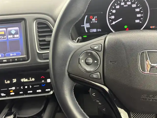 ホンダ ヴェゼル ハイブリッド Z ホンダセンシング 福井県 2019(令1)年 5万km プラチナホワイトパール 純正メモリナビ【VXM-195VFEi】/CD/DVD/フルセグTV/Bluetooth/USB/AM/FM/バックカメラ /Honda SENSING/・衝突軽減ブレーキ (CMBS)/・路外逸脱抑制機能/・歩行者事故低減ステアリング/・誤発進抑制機能/・先行車追従機能/・路外逸脱警報/・標識認識機能/アダプティブクルーズコントロール/リバース連動ドアミラー/自動防眩ルームミラー/雨滴検知式フロントワイパー/ハーフレザーシート/シートヒーター /オートライト /LED/フォグランプ/純正ビルトインETC/革巻きステアリング/パドルシフト/ステアリングリモコン/ステアリングチルド機構/ワイパーデアイサー/ルーフレール/純正１７インチアルミ/純正フロアマット