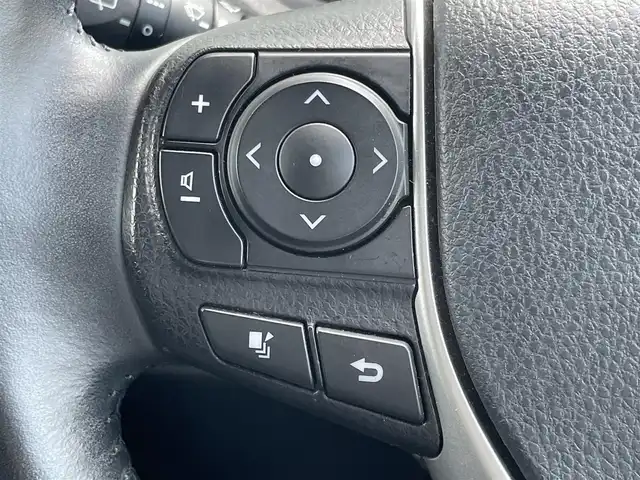 トヨタ ヴォクシー ZS 煌Ⅱ 香川県 2020(令2)年 3.3万km ホワイトパールクリスタルシャイン 登録時走行距離:33072km/ディーラー純正9型ナビ/バックカメラ/ETC/両側パワースライドドア/衝突被害軽減システム/クルーズコントロール/LEDヘッドライト/コーナーセンサー/革巻きステアリング/ステアリングスイッチ/純正フロアマット/社外AW18インチ/スマートキー