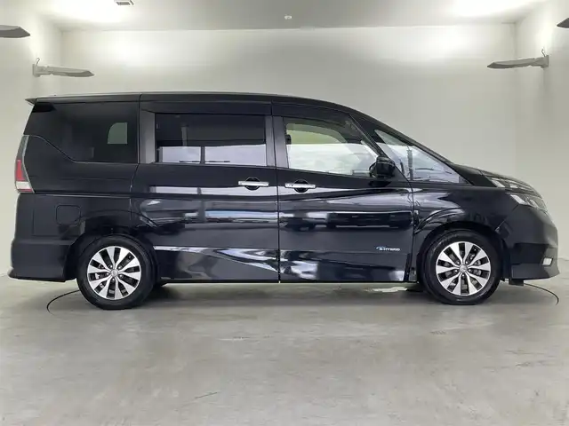 日産 セレナ ハイウェイスター プロパイロットED 福井県 2016(平28)年 5.2万km ダイヤモンドブラック プロパイロット/・衝突軽減ブレーキ/・車線逸脱警報機能/・クルーズコントロール（追従有）/・レーンキープアシスト/純正9インチナビ/【AM/FM/CD/Bluetooth/フルセグTV】/バックカメラ/ビルトインETC/両側パワースライドドア/純正フリップダウンモニター/プッシュスタート/スマートキー/スペアキー/オートライト/LEDヘッドライド