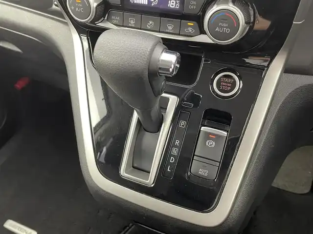 日産 セレナ ハイウェイスター プロパイロットED 福井県 2016(平28)年 5.2万km ダイヤモンドブラック プロパイロット/・衝突軽減ブレーキ/・車線逸脱警報機能/・クルーズコントロール（追従有）/・レーンキープアシスト/純正9インチナビ/【AM/FM/CD/Bluetooth/フルセグTV】/バックカメラ/ビルトインETC/両側パワースライドドア/純正フリップダウンモニター/プッシュスタート/スマートキー/スペアキー/オートライト/LEDヘッドライド