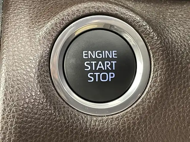 トヨタ ヤリスクロス Z 千葉県 2020(令2)年 1.8万km ブラックマイカ セーフティセンス（衝突回避支援パッケージ）/・プリクラッシュセーフティ/・レーントレーシングアシスト/・レーダークルーズコントロール/・オートマチックハイビーム/・ロードサインアシスト/純正8インチディスプレイ/・コネクトナビ/・Bluetooth接続/・全方位カメラ/ビルトインETC2.0/LEDヘッドライト/前後コーナーセンサー/サイド/カーテンエアバッグ/スマートキー/ハーフレザーシート/・運転席パワーシート/・シートヒーター