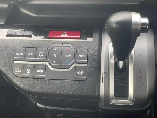 ホンダ ステップワゴン スパーダ Z クールスピリット 福岡県 2013(平25)年 9.1万km プレミアムスパークルブラックパール (株)IDOMが運営する【じしゃロン八幡西店】の自社ローン専用車両になります。こちらは現金またはオートローンご利用時の価格です。自社ローンご希望の方は別途その旨お申付け下さい/社外メモリナビ【VXM-135VFNi】/(Bluetooth/CD/DVD/フルセグTV)/両側電動スライドドア/アイドリングストップ/横滑り防止装置/ステアリングリモコン/パドルシフト/バックカメラ/ビルトインETC/純正フロアマット/ハーフレザーシート/純正17インチアルミホイール/フォグランプ/オートライト/スマートキー