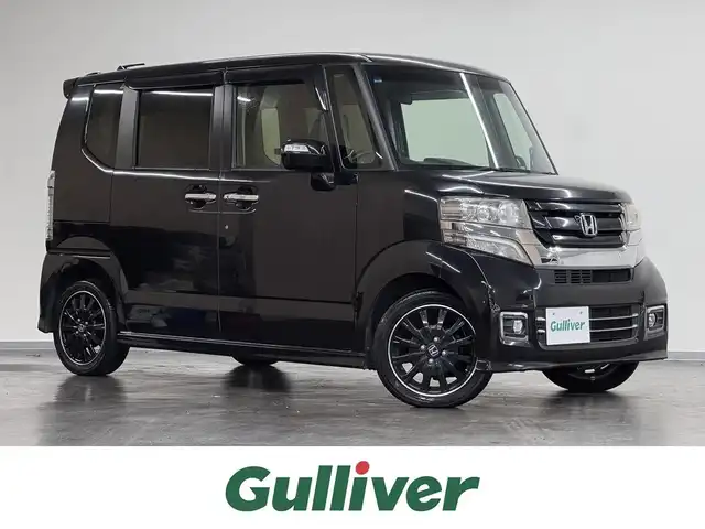 ホンダ Ｎ ＢＯＸ カスタム ターボ SSブラックSパッケージ 三重県 2017(平29)年 9.2万km クリスタルブラックパール ガソリン・ターボ/FF/MTモード付インパネCVT/純正 7インチナビ VXM-175VFi/（CD/DVD/FM/AM/TV/MusicRack/iPod/SD/USB/Bluetooth/VTR/AUX/CarPlay）/バックカメラ/両側パワースライドドア/ビルトイン ETC/安全/・近距離衝突軽減ブレーキ［CTBA］/・VSA（横滑り抑制、トラクションコントロール、ABS）/・SRS サイド＆カーテンシールドエアバッグ/装備/・ハーフレザーシート/・シートヒーター（D/N）/・クルーズコントロール/・オートエアコン/・オートライト/・ディスチャージヘッドランプ（HID・キセノンライト）/・LEDフロントフォグランプ/・プッシュスタート/・パドルシフト/・後席ダイブダウン＆チップアップ機構/・純正15inAW（オールブラック塗装）/・電動格納ドアミラー/・取/・スマートキーx1/など