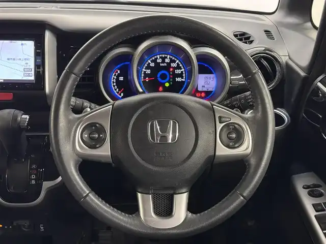 ホンダ Ｎ ＢＯＸ カスタム ターボ SSブラックSパッケージ 三重県 2017(平29)年 9.2万km クリスタルブラックパール ガソリン・ターボ/FF/MTモード付インパネCVT/純正 7インチナビ VXM-175VFi/（CD/DVD/FM/AM/TV/MusicRack/iPod/SD/USB/Bluetooth/VTR/AUX/CarPlay）/バックカメラ/両側パワースライドドア/ビルトイン ETC/安全/・近距離衝突軽減ブレーキ［CTBA］/・VSA（横滑り抑制、トラクションコントロール、ABS）/・SRS サイド＆カーテンシールドエアバッグ/装備/・ハーフレザーシート/・シートヒーター（D/N）/・クルーズコントロール/・オートエアコン/・オートライト/・ディスチャージヘッドランプ（HID・キセノンライト）/・LEDフロントフォグランプ/・プッシュスタート/・パドルシフト/・後席ダイブダウン＆チップアップ機構/・純正15inAW（オールブラック塗装）/・電動格納ドアミラー/・取/・スマートキーx1/など