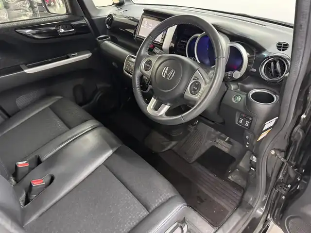 ホンダ Ｎ ＢＯＸ カスタム ターボ SSブラックSパッケージ 三重県 2017(平29)年 9.2万km クリスタルブラックパール ガソリン・ターボ/FF/MTモード付インパネCVT/純正 7インチナビ VXM-175VFi/（CD/DVD/FM/AM/TV/MusicRack/iPod/SD/USB/Bluetooth/VTR/AUX/CarPlay）/バックカメラ/両側パワースライドドア/ビルトイン ETC/安全/・近距離衝突軽減ブレーキ［CTBA］/・VSA（横滑り抑制、トラクションコントロール、ABS）/・SRS サイド＆カーテンシールドエアバッグ/装備/・ハーフレザーシート/・シートヒーター（D/N）/・クルーズコントロール/・オートエアコン/・オートライト/・ディスチャージヘッドランプ（HID・キセノンライト）/・LEDフロントフォグランプ/・プッシュスタート/・パドルシフト/・後席ダイブダウン＆チップアップ機構/・純正15inAW（オールブラック塗装）/・電動格納ドアミラー/・取/・スマートキーx1/など