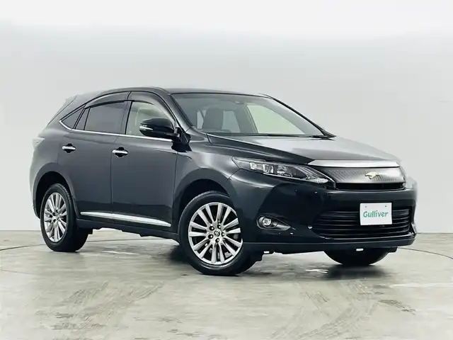 トヨタ ハリアー プレミアム 福島県 2016(平28)年 2.1万km ブラック レーンディパーチャーアラート/・横滑り防止機能/純正7インチナビ/・型番;NSCN-W64/・ワンセグ/TV/CD/SD/BT/AUX/AM/FM/バックカメラ/パワーバックドア/クルーズコントロール/LEDオートライト/・フォグランプ/・オートマチックハイビーム/ハーフレザーシート/・パワーシート/純正18インチアルミホイール付きサマータイヤ/革ステアリング/・ステアリングリモコン/電動格納ミラー/アイドリングストップ/ドアバイザー/プッシュスタート/・スマートキー/・スペアキー