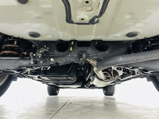 トヨタ ハリアー プレミアム 福島県 2016(平28)年 2.1万km ブラック レーンディパーチャーアラート/・横滑り防止機能/純正7インチナビ/・型番;NSCN-W64/・ワンセグ/TV/CD/SD/BT/AUX/AM/FM/バックカメラ/パワーバックドア/クルーズコントロール/LEDオートライト/・フォグランプ/・オートマチックハイビーム/ハーフレザーシート/・パワーシート/純正18インチアルミホイール付きサマータイヤ/革ステアリング/・ステアリングリモコン/電動格納ミラー/アイドリングストップ/ドアバイザー/プッシュスタート/・スマートキー/・スペアキー