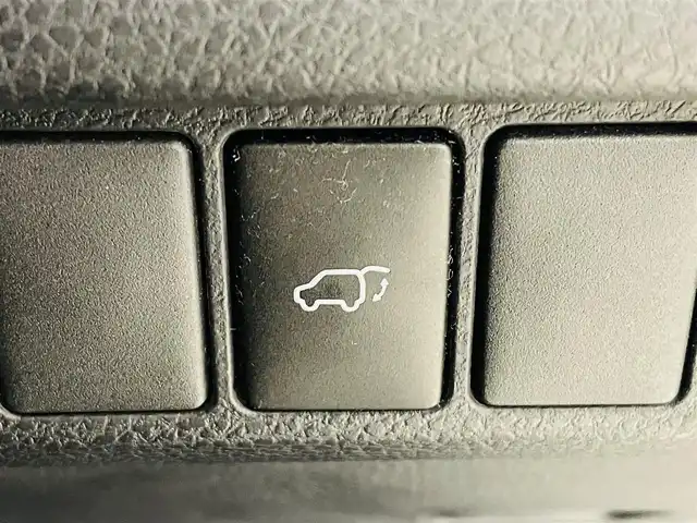 トヨタ ハリアー プレミアム 福島県 2016(平28)年 2.1万km ブラック レーンディパーチャーアラート/・横滑り防止機能/純正7インチナビ/・型番;NSCN-W64/・ワンセグ/TV/CD/SD/BT/AUX/AM/FM/バックカメラ/パワーバックドア/クルーズコントロール/LEDオートライト/・フォグランプ/・オートマチックハイビーム/ハーフレザーシート/・パワーシート/純正18インチアルミホイール付きサマータイヤ/革ステアリング/・ステアリングリモコン/電動格納ミラー/アイドリングストップ/ドアバイザー/プッシュスタート/・スマートキー/・スペアキー