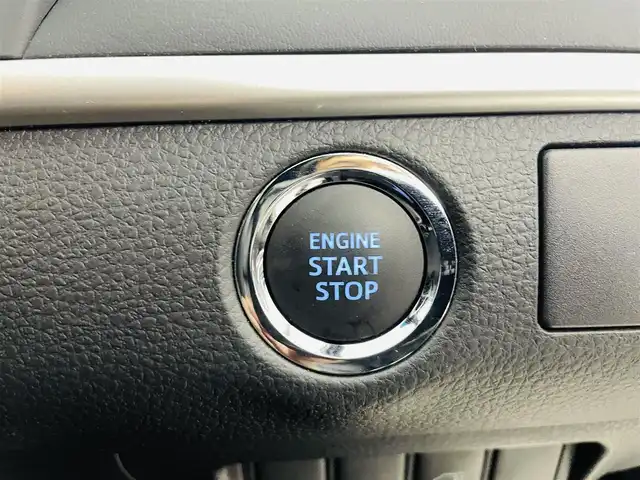 トヨタ ハリアー プレミアム 福島県 2016(平28)年 2.1万km ブラック レーンディパーチャーアラート/・横滑り防止機能/純正7インチナビ/・型番;NSCN-W64/・ワンセグ/TV/CD/SD/BT/AUX/AM/FM/バックカメラ/パワーバックドア/クルーズコントロール/LEDオートライト/・フォグランプ/・オートマチックハイビーム/ハーフレザーシート/・パワーシート/純正18インチアルミホイール付きサマータイヤ/革ステアリング/・ステアリングリモコン/電動格納ミラー/アイドリングストップ/ドアバイザー/プッシュスタート/・スマートキー/・スペアキー