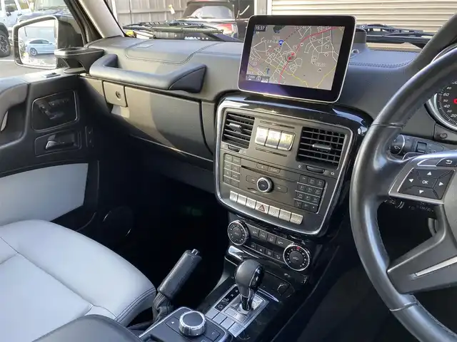 メルセデス・ベンツ ゲレンデヴァーゲン Ｇ３５０ｄ 福岡県 2017(平29)年 5.2万km オブシディアンブラック ラグジュアリーパッケージ/サンルーフ/アダプティブクルーズコントロール/白革　/全席シートヒーター/サイドカメラ　/純正ナビ/Ａｐｐｌｅｃａｒｐｌａｙ/フルセグTV/バックカメラ　/Bluetooth/ステアリングスイッチ/パドルシフト/前後ドライブレコーダー/AMG19インチアルミホイール/ETC