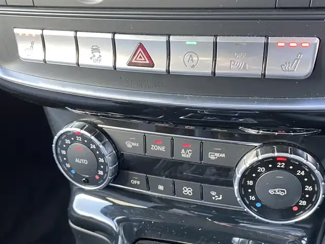 メルセデス・ベンツ ゲレンデヴァーゲン Ｇ３５０ｄ 福岡県 2017(平29)年 5.2万km オブシディアンブラック ラグジュアリーパッケージ/サンルーフ/アダプティブクルーズコントロール/白革　/全席シートヒーター/サイドカメラ　/純正ナビ/Ａｐｐｌｅｃａｒｐｌａｙ/フルセグTV/バックカメラ　/Bluetooth/ステアリングスイッチ/パドルシフト/前後ドライブレコーダー/AMG19インチアルミホイール/ETC