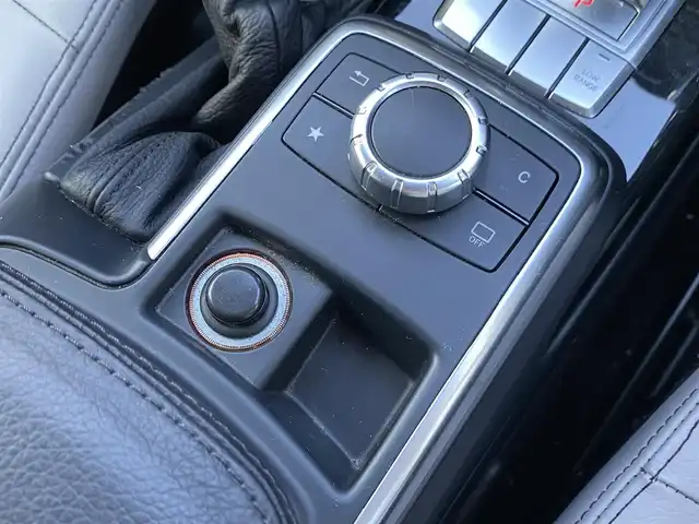 メルセデス・ベンツ ゲレンデヴァーゲン Ｇ３５０ｄ 福岡県 2017(平29)年 5.2万km オブシディアンブラック ラグジュアリーパッケージ/サンルーフ/アダプティブクルーズコントロール/白革　/全席シートヒーター/サイドカメラ　/純正ナビ/Ａｐｐｌｅｃａｒｐｌａｙ/フルセグTV/バックカメラ　/Bluetooth/ステアリングスイッチ/パドルシフト/前後ドライブレコーダー/AMG19インチアルミホイール/ETC