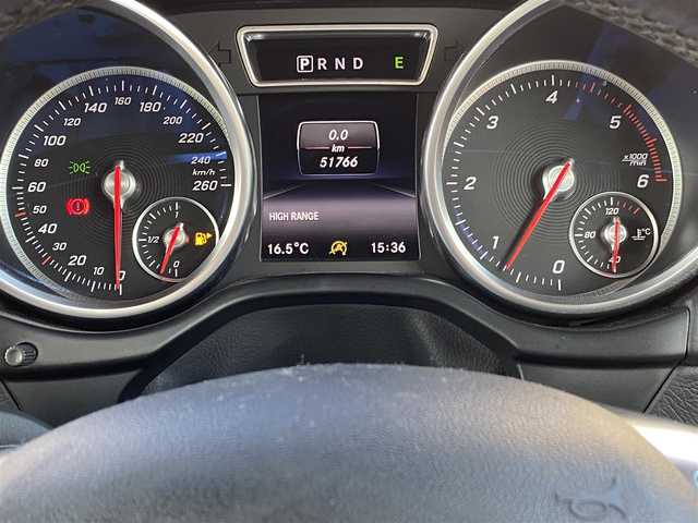 メルセデス・ベンツ ゲレンデヴァーゲン Ｇ３５０ｄ 福岡県 2017(平29)年 5.2万km オブシディアンブラック ラグジュアリーパッケージ/サンルーフ/アダプティブクルーズコントロール/白革　/全席シートヒーター/サイドカメラ　/純正ナビ/Ａｐｐｌｅｃａｒｐｌａｙ/フルセグTV/バックカメラ　/Bluetooth/ステアリングスイッチ/パドルシフト/前後ドライブレコーダー/AMG19インチアルミホイール/ETC