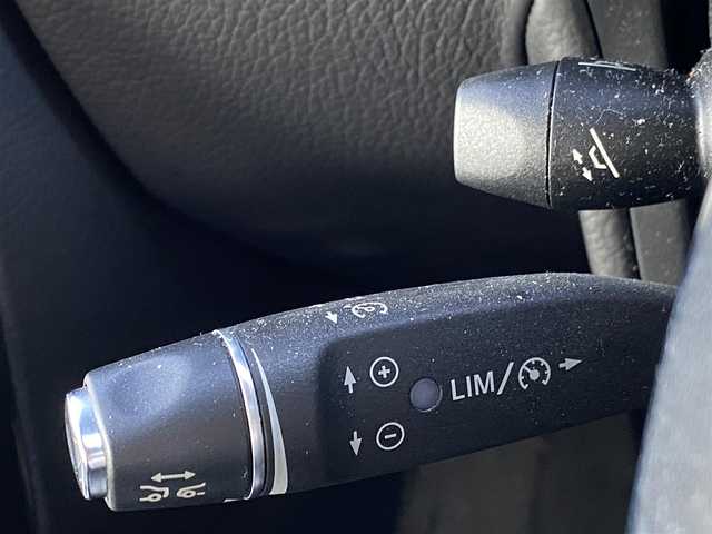 メルセデス・ベンツ ゲレンデヴァーゲン Ｇ３５０ｄ 福岡県 2017(平29)年 5.2万km オブシディアンブラック ラグジュアリーパッケージ/サンルーフ/アダプティブクルーズコントロール/白革　/全席シートヒーター/サイドカメラ　/純正ナビ/Ａｐｐｌｅｃａｒｐｌａｙ/フルセグTV/バックカメラ　/Bluetooth/ステアリングスイッチ/パドルシフト/前後ドライブレコーダー/AMG19インチアルミホイール/ETC