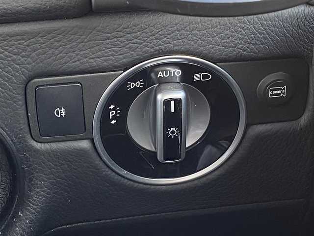 メルセデス・ベンツ ゲレンデヴァーゲン Ｇ３５０ｄ 福岡県 2017(平29)年 5.2万km オブシディアンブラック ラグジュアリーパッケージ/サンルーフ/アダプティブクルーズコントロール/白革　/全席シートヒーター/サイドカメラ　/純正ナビ/Ａｐｐｌｅｃａｒｐｌａｙ/フルセグTV/バックカメラ　/Bluetooth/ステアリングスイッチ/パドルシフト/前後ドライブレコーダー/AMG19インチアルミホイール/ETC