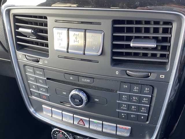 メルセデス・ベンツ ゲレンデヴァーゲン Ｇ３５０ｄ 福岡県 2017(平29)年 5.2万km オブシディアンブラック ラグジュアリーパッケージ/サンルーフ/アダプティブクルーズコントロール/白革　/全席シートヒーター/サイドカメラ　/純正ナビ/Ａｐｐｌｅｃａｒｐｌａｙ/フルセグTV/バックカメラ　/Bluetooth/ステアリングスイッチ/パドルシフト/前後ドライブレコーダー/AMG19インチアルミホイール/ETC