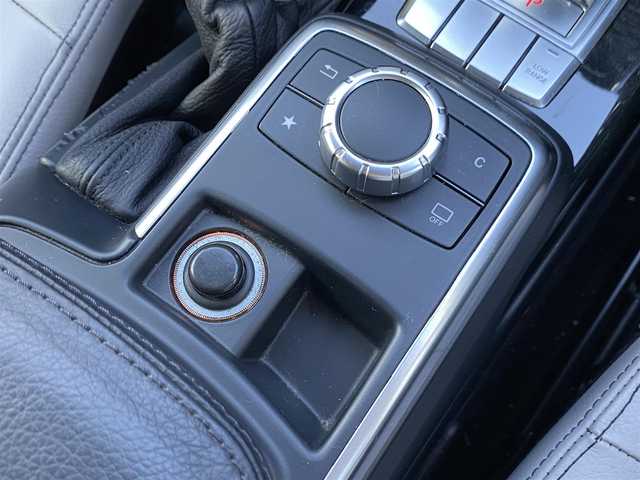 メルセデス・ベンツ ゲレンデヴァーゲン Ｇ３５０ｄ 福岡県 2017(平29)年 5.2万km オブシディアンブラック ラグジュアリーパッケージ/サンルーフ/アダプティブクルーズコントロール/白革　/全席シートヒーター/サイドカメラ　/純正ナビ/Ａｐｐｌｅｃａｒｐｌａｙ/フルセグTV/バックカメラ　/Bluetooth/ステアリングスイッチ/パドルシフト/前後ドライブレコーダー/AMG19インチアルミホイール/ETC