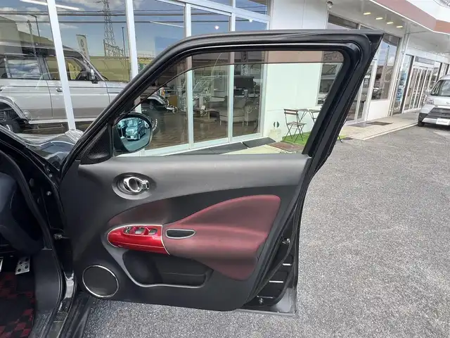 日産 ジューク 15RX アーバンセレクション 山口県 2011(平23)年 6.7万km サファイアブラック 社外メモリーナビ＆/フルセグTV＆バックカメラ/社外18インチアルミ/社外フロアマット/社外フロントタワーバー/社外マフラー/純正ドアバイザー/純正フォグランプ/オートライト/インテリジェントキー/エンジンプッシュスタート/ETC