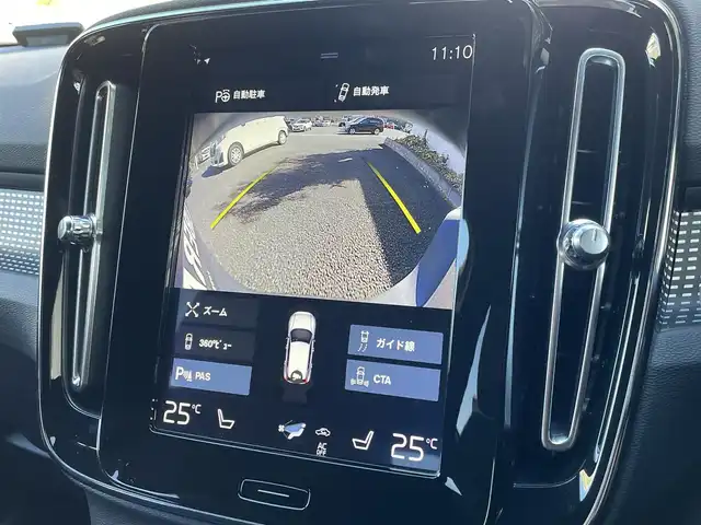 ボルボ ＸＣ４０ T4 AWD Rデザイン 静岡県 2019(令1)年 2.9万km クリスタルホワイトP ワンオーナー/ハーフレザーシート/電動リアゲート/BLIS/純正ナビ/(Bluetooth/CarPlay/フルセグ)/衝突被害軽減システム/360°カメラ/ACC/LKA/パーキングアシスト/メモリー付パワーシート/シートヒーター/スマートキー/ETC/ドライブレコーダー/純正19インチアルミホイール/フロアマット/保証書/取説/スペアキー