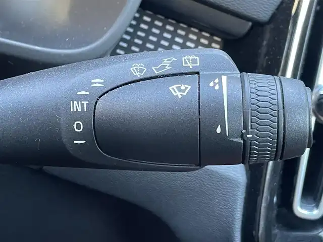 ボルボ ＸＣ４０ T4 AWD Rデザイン 静岡県 2019(令1)年 2.9万km クリスタルホワイトP ワンオーナー/ハーフレザーシート/電動リアゲート/BLIS/純正ナビ/(Bluetooth/CarPlay/フルセグ)/衝突被害軽減システム/360°カメラ/ACC/LKA/パーキングアシスト/メモリー付パワーシート/シートヒーター/スマートキー/ETC/ドライブレコーダー/純正19インチアルミホイール/フロアマット/保証書/取説/スペアキー