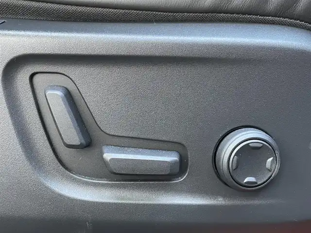 ボルボ ＸＣ４０ T4 AWD Rデザイン 静岡県 2019(令1)年 2.9万km クリスタルホワイトP ワンオーナー/ハーフレザーシート/電動リアゲート/BLIS/純正ナビ/(Bluetooth/CarPlay/フルセグ)/衝突被害軽減システム/360°カメラ/ACC/LKA/パーキングアシスト/メモリー付パワーシート/シートヒーター/スマートキー/ETC/ドライブレコーダー/純正19インチアルミホイール/フロアマット/保証書/取説/スペアキー