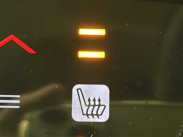 ホンダ ヴェゼル ハイブリッド X 宮城県 2014(平26)年 10.3万km ホワイトオーキッドパール 禁煙車/シティブレーキアクティブシステム/リアクティブフォースペダル/クルーズコントロール/前席シートヒーター/純正7インチナビ/（BT.AM.FM.CD.DVD.SD.USB.Ipod）/バックカメラ/フルセグテレビ/ETC/電動パーキングブレーキ/AUTOHOLD/パドルシフト/革巻きステアリング/ステアリングスイッチ/プッシュスタート/スマートキー/スペアキー/純正フロアマット/ドアバイザー/LEDヘッドライト/フォグランプ/社外16インチアルミホイール/純正16インチアルミホイール付夏タイヤ積込/（215/60/16）/ECON/横滑り防止機能