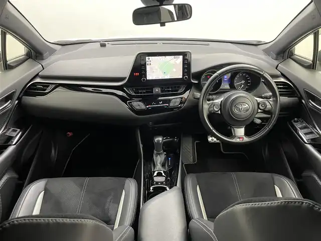 トヨタ Ｃ－ＨＲ S GRスポーツ 岡山県 2019(令1)年 3.9万km ホワイトパールクリスタルシャイン パノラミックビューモニター/純正8インチディスプレイオーディオ/セーフティセンス/レーダークルーズコントロール/AC100V/BSM/ハーフレザーシート/シートヒーター/ビルトインETC2.0/ステアリングスイッチ/LEDヘッドライト/オートライト/オートホールド/スマートキー/プッシュスタート/サイドエアバッグ/カーテンエアバッグ