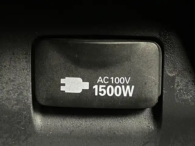 トヨタ Ｃ－ＨＲ S GRスポーツ 岡山県 2019(令1)年 3.9万km ホワイトパールクリスタルシャイン パノラミックビューモニター/純正8インチディスプレイオーディオ/セーフティセンス/レーダークルーズコントロール/AC100V/BSM/ハーフレザーシート/シートヒーター/ビルトインETC2.0/ステアリングスイッチ/LEDヘッドライト/オートライト/オートホールド/スマートキー/プッシュスタート/サイドエアバッグ/カーテンエアバッグ