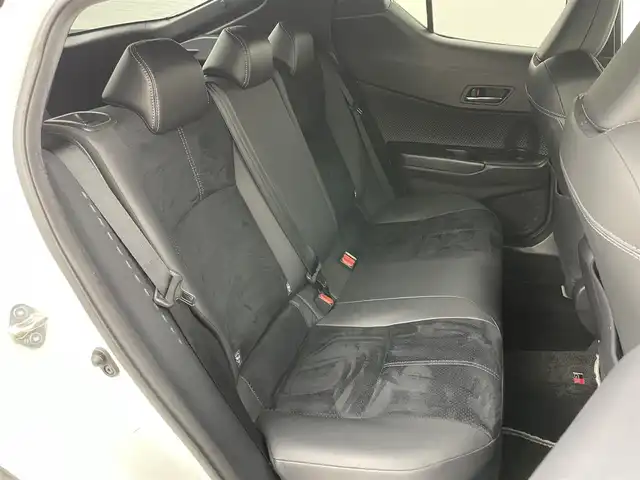 トヨタ Ｃ－ＨＲ S GRスポーツ 岡山県 2019(令1)年 3.9万km ホワイトパールクリスタルシャイン パノラミックビューモニター/純正8インチディスプレイオーディオ/セーフティセンス/レーダークルーズコントロール/AC100V/BSM/ハーフレザーシート/シートヒーター/ビルトインETC2.0/ステアリングスイッチ/LEDヘッドライト/オートライト/オートホールド/スマートキー/プッシュスタート/サイドエアバッグ/カーテンエアバッグ