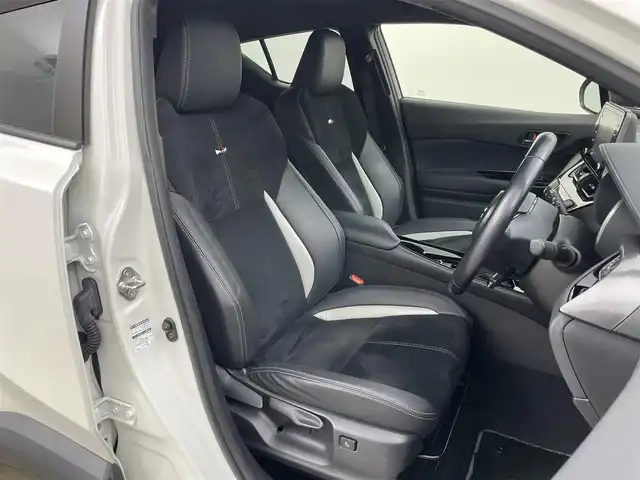 トヨタ Ｃ－ＨＲ S GRスポーツ 岡山県 2019(令1)年 3.9万km ホワイトパールクリスタルシャイン パノラミックビューモニター/純正8インチディスプレイオーディオ/セーフティセンス/レーダークルーズコントロール/AC100V/BSM/ハーフレザーシート/シートヒーター/ビルトインETC2.0/ステアリングスイッチ/LEDヘッドライト/オートライト/オートホールド/スマートキー/プッシュスタート/サイドエアバッグ/カーテンエアバッグ