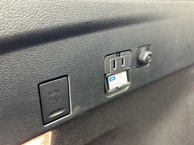 トヨタ プリウス S 千葉県 2022(令4)年 4.4万km グレーメタリック 純正ナビ/　(Bluetooth/Miracast/USB/AM/FM)/トヨタセーフティセンス/　プリクラッシュセーフティ/レーントレーシングアシスト/　クリアランスソナー(前後)/パーキングサポートブレーキ/　ふらつき検知/ロードサインアシスト/　先行車発進告知/レーダークルーズコントロール/前後ドライブレコーダー(ZDR　035)/スペアキー(1本)/純正15インチアルミホイール/純正ビルトインETC/バックカメラ/純正フロアマット/100V充電/LEDヘッドライト/オートマチックハイビーム/ステアリングスイッチ/オートライト/電動格納ウィンカーミラー/ドアバイザー/トノカバー