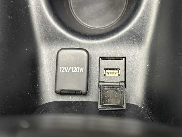 トヨタ プリウス S 千葉県 2022(令4)年 4.4万km グレーメタリック 純正ナビ/　(Bluetooth/Miracast/USB/AM/FM)/トヨタセーフティセンス/　プリクラッシュセーフティ/レーントレーシングアシスト/　クリアランスソナー(前後)/パーキングサポートブレーキ/　ふらつき検知/ロードサインアシスト/　先行車発進告知/レーダークルーズコントロール/前後ドライブレコーダー(ZDR　035)/スペアキー(1本)/純正15インチアルミホイール/純正ビルトインETC/バックカメラ/純正フロアマット/100V充電/LEDヘッドライト/オートマチックハイビーム/ステアリングスイッチ/オートライト/電動格納ウィンカーミラー/ドアバイザー/トノカバー