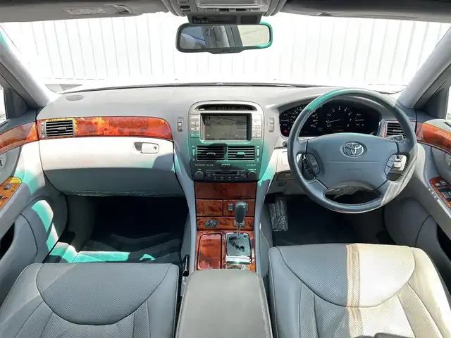 トヨタ セルシオ Cタイプ 群馬県 2005(平17)年 6.4万km シルキーホワイトパールクリスタルシャイン サンルーフ/バックカメラ/純正DVDナビ（AM/FM/CD/DVD/MD）/ワンセグテレビ/ETC/イージークローザー/シートメモリー/フォグライト/エアサスペンション/パワーシート/シートヒーター/エアシート/純正フロアマット/取扱説明書/保証書/純正17インチホイール