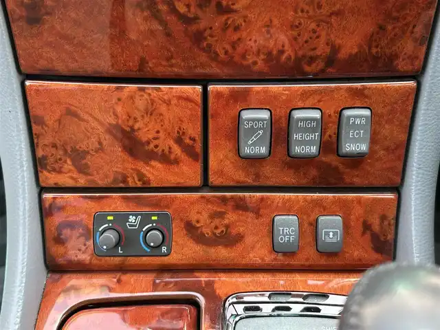 トヨタ セルシオ Cタイプ 群馬県 2005(平17)年 6.4万km シルキーホワイトパールクリスタルシャイン サンルーフ/バックカメラ/純正DVDナビ（AM/FM/CD/DVD/MD）/ワンセグテレビ/ETC/イージークローザー/シートメモリー/フォグライト/エアサスペンション/パワーシート/シートヒーター/エアシート/純正フロアマット/取扱説明書/保証書/純正17インチホイール