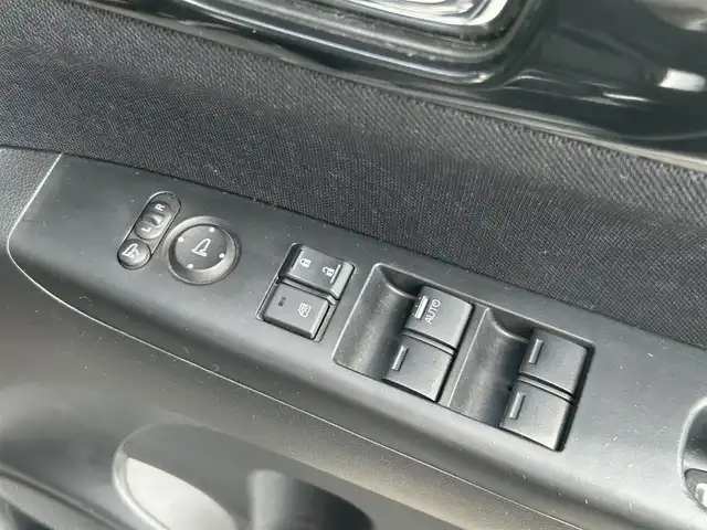 ホンダ Ｎ ＢＯＸ カスタム G Lパッケージ 岡山県 2015(平27)年 6.5万km スマートブラック 登録時走行距離64351km/あんしんパッケージ/・衝突軽減システム/・誤発進抑制機能/・W＋カーテンエアバック/横滑り防止装置/純正ナビ/（AM/FM/Bluetooth/DVD/DISC)/バックカメラ/スペアキー×1/ETC/両側パワースライドドア/オートリトラミラー/純正14インチアルミホイール/ドアバイザー/ウィンカーカーミラー/プッシュスタート/スマートキー