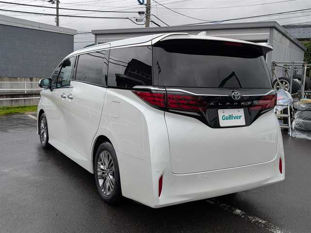 トヨタ アルファード Z 福井県 2024(令6)年 0.7万km プラチナホワイトパールマイカ 純正18インチAW/全方位カメラ/ガラスルーフ/デジタルインナーミラー/R・Fフォグ/後席用フリップダウンモニター/ビルトインETC2.0/１００V充電/ワイヤレス充電/電動リアゲート/オットマン/前席パワーシート/シートヒーター・エアシート/両側パワースライドドア/ステアリングヒーター/全車速追従機能付クルーズコントロール/前後コーナーセンサー/SOSボタン/前方ドライブレコーダー/衝突被害軽減システム/純正メモリナビ