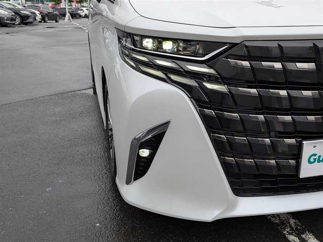 トヨタ アルファード Z 福井県 2024(令6)年 0.7万km プラチナホワイトパールマイカ 純正18インチAW/全方位カメラ/ガラスルーフ/デジタルインナーミラー/R・Fフォグ/後席用フリップダウンモニター/ビルトインETC2.0/１００V充電/ワイヤレス充電/電動リアゲート/オットマン/前席パワーシート/シートヒーター・エアシート/両側パワースライドドア/ステアリングヒーター/全車速追従機能付クルーズコントロール/前後コーナーセンサー/SOSボタン/前方ドライブレコーダー/衝突被害軽減システム/純正メモリナビ