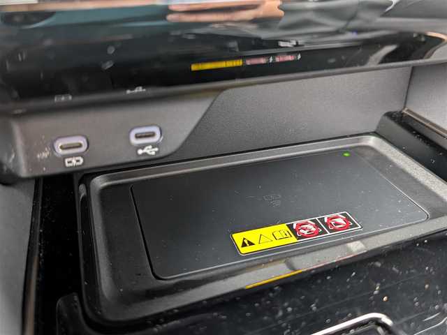 トヨタ アルファード Z 福井県 2024(令6)年 0.7万km プラチナホワイトパールマイカ 純正18インチAW/全方位カメラ/ガラスルーフ/デジタルインナーミラー/R・Fフォグ/後席用フリップダウンモニター/ビルトインETC2.0/１００V充電/ワイヤレス充電/電動リアゲート/オットマン/前席パワーシート/シートヒーター・エアシート/両側パワースライドドア/ステアリングヒーター/全車速追従機能付クルーズコントロール/前後コーナーセンサー/SOSボタン/前方ドライブレコーダー/衝突被害軽減システム/純正メモリナビ