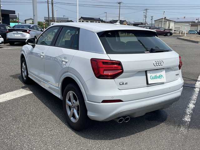 アウディ Ｑ２ 3.5TFSI シリンダーオンデマンドスポーツ 新潟県 2018(平30)年 3.5万km グレイシアホワイトメタリック ワンオーナー/MMIナビゲーション/(BT/AM/FM/CD/DVD/フルセグTV)/シートヒーター/パドルシフト/バックカメラ/スタッドレスタイヤ/純正アルミホイール積載/追従機能付きクルーズコントロール/ステアリングスイッチ/電動パワーバックドア/純正フロアマット/ETC2.0/寒冷地仕様/ABS/横滑り防止装置/コーナーセンサー(後方)/盗難防止装置/オートライト/電格ミラー/スマートキー