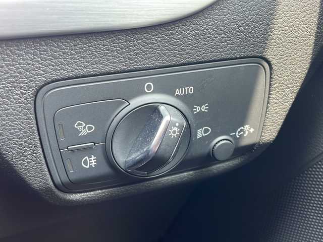 アウディ Ｑ２ 3.5TFSI シリンダーオンデマンドスポーツ 新潟県 2018(平30)年 3.5万km グレイシアホワイトメタリック ワンオーナー/MMIナビゲーション/(BT/AM/FM/CD/DVD/フルセグTV)/シートヒーター/パドルシフト/バックカメラ/スタッドレスタイヤ/純正アルミホイール積載/追従機能付きクルーズコントロール/ステアリングスイッチ/電動パワーバックドア/純正フロアマット/ETC2.0/寒冷地仕様/ABS/横滑り防止装置/コーナーセンサー(後方)/盗難防止装置/オートライト/電格ミラー/スマートキー