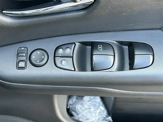 日産 セレナ ハイウェイスター V 栃木県 2020(令2)年 2.8万km ダイヤモンドブラック インテリジェントエマージェンシーブレーキ/純正7インチナビ/フルセグTV/DVD/Bluetooth/アラウンドビューモニター/ETC/前後ドライブレコーダー/両側ハンズフリーオートスライドドア/プッシュスタート/ステアリングリモコン/LEDオートライト/LEDフォグランプ/純正16インチAW/アイドリングストップ/横滑り防止装置/後側方車両検知警報/電動格納ミラー/ドアバイザー