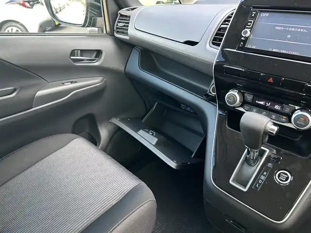 日産 セレナ ハイウェイスター V 栃木県 2020(令2)年 2.8万km ダイヤモンドブラック インテリジェントエマージェンシーブレーキ/純正7インチナビ/フルセグTV/DVD/Bluetooth/アラウンドビューモニター/ETC/前後ドライブレコーダー/両側ハンズフリーオートスライドドア/プッシュスタート/ステアリングリモコン/LEDオートライト/LEDフォグランプ/純正16インチAW/アイドリングストップ/横滑り防止装置/後側方車両検知警報/電動格納ミラー/ドアバイザー
