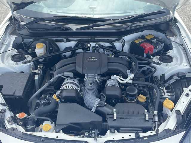 トヨタ ＧＲ８６ RZ 山口県 2022(令4)年 2.1万km クリスタルホワイトパール ワンオーナー/純正メモリナビ/(CD/DVD/Bluetooth/フルセグTV)/バックカメラ/前後ドライブレコーダー/ETC/社外レーダー/衝突軽減ブレーキ/レーンキープアシスト/レーダークルーズコントロール/コーナーセンサー/ハーフレザーシート/前席シートヒーター/パドルシフト/ステアリングスイッチ/オートライト/LEDヘッドランプ/フォグランプ/プッシュスタート/スマートキー×２/純正アルミホイール/純正フロアマット/取扱説明書/保証書