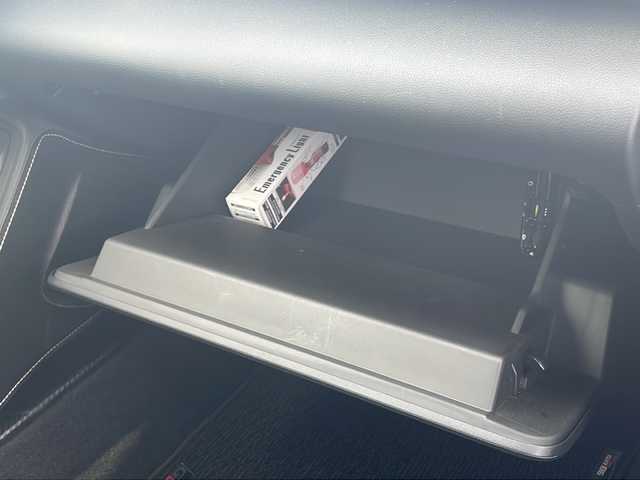 トヨタ ＧＲ８６ RZ 山口県 2022(令4)年 2.1万km クリスタルホワイトパール ワンオーナー/純正メモリナビ/(CD/DVD/Bluetooth/フルセグTV)/バックカメラ/前後ドライブレコーダー/ETC/社外レーダー/衝突軽減ブレーキ/レーンキープアシスト/レーダークルーズコントロール/コーナーセンサー/ハーフレザーシート/前席シートヒーター/パドルシフト/ステアリングスイッチ/オートライト/LEDヘッドランプ/フォグランプ/プッシュスタート/スマートキー×２/純正アルミホイール/純正フロアマット/取扱説明書/保証書