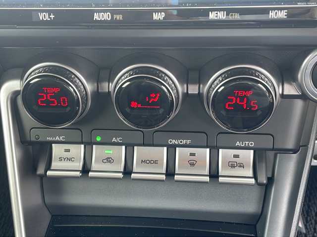 トヨタ ＧＲ８６ RZ 山口県 2022(令4)年 2.1万km クリスタルホワイトパール ワンオーナー/純正メモリナビ/(CD/DVD/Bluetooth/フルセグTV)/バックカメラ/前後ドライブレコーダー/ETC/社外レーダー/衝突軽減ブレーキ/レーンキープアシスト/レーダークルーズコントロール/コーナーセンサー/ハーフレザーシート/前席シートヒーター/パドルシフト/ステアリングスイッチ/オートライト/LEDヘッドランプ/フォグランプ/プッシュスタート/スマートキー×２/純正アルミホイール/純正フロアマット/取扱説明書/保証書
