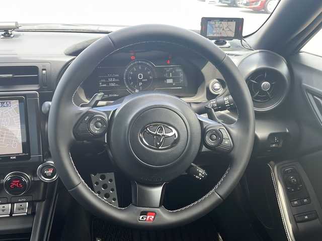トヨタ ＧＲ８６ RZ 山口県 2022(令4)年 2.1万km クリスタルホワイトパール ワンオーナー/純正メモリナビ/(CD/DVD/Bluetooth/フルセグTV)/バックカメラ/前後ドライブレコーダー/ETC/社外レーダー/衝突軽減ブレーキ/レーンキープアシスト/レーダークルーズコントロール/コーナーセンサー/ハーフレザーシート/前席シートヒーター/パドルシフト/ステアリングスイッチ/オートライト/LEDヘッドランプ/フォグランプ/プッシュスタート/スマートキー×２/純正アルミホイール/純正フロアマット/取扱説明書/保証書