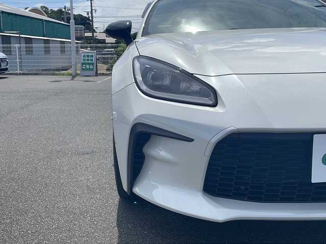 トヨタ ＧＲ８６ RZ 長崎県 2022(令4)年 2.1万km クリスタルホワイトパール ワンオーナー/純正メモリナビ/(CD/DVD/Bluetooth/フルセグTV)/バックカメラ/前後ドライブレコーダー/ETC/社外レーダー/衝突軽減ブレーキ/レーンキープアシスト/レーダークルーズコントロール/コーナーセンサー/ハーフレザーシート/前席シートヒーター/パドルシフト/ステアリングスイッチ/オートライト/LEDヘッドランプ/フォグランプ/プッシュスタート/スマートキー×２/純正アルミホイール/純正フロアマット/取扱説明書/保証書