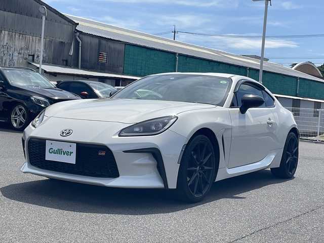 トヨタ ＧＲ８６ RZ 長崎県 2022(令4)年 2.1万km クリスタルホワイトパール ワンオーナー/純正メモリナビ/(CD/DVD/Bluetooth/フルセグTV)/バックカメラ/前後ドライブレコーダー/ETC/社外レーダー/衝突軽減ブレーキ/レーンキープアシスト/レーダークルーズコントロール/コーナーセンサー/ハーフレザーシート/前席シートヒーター/パドルシフト/ステアリングスイッチ/オートライト/LEDヘッドランプ/フォグランプ/プッシュスタート/スマートキー×２/純正アルミホイール/純正フロアマット/取扱説明書/保証書